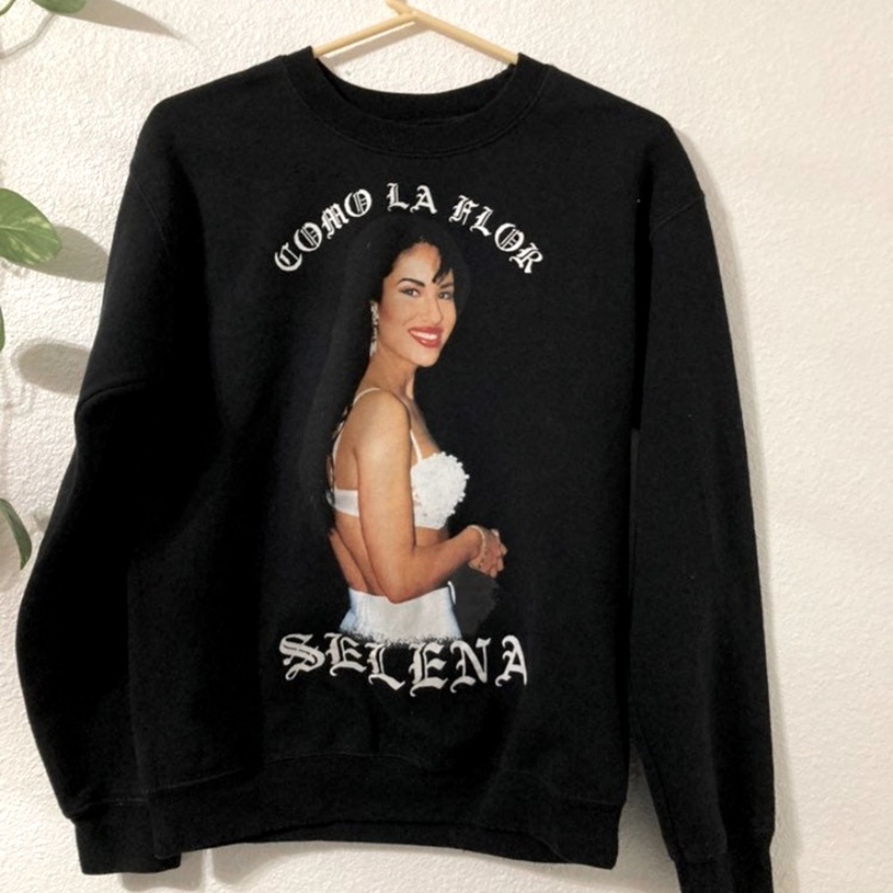 Selena Crewneck